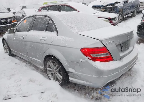 2014 Mercedes-Benz C 300 Sport 4Matic z USA, uszkodzony, nr VIN WDDGF8AB3EA941459